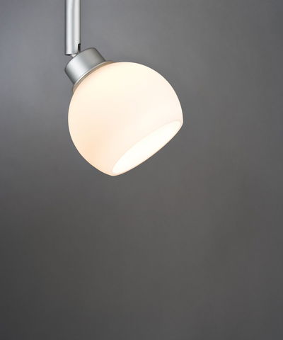 Spot de plafond moderne avec verre blanc mat et métal argenté pour un éclairage élégant