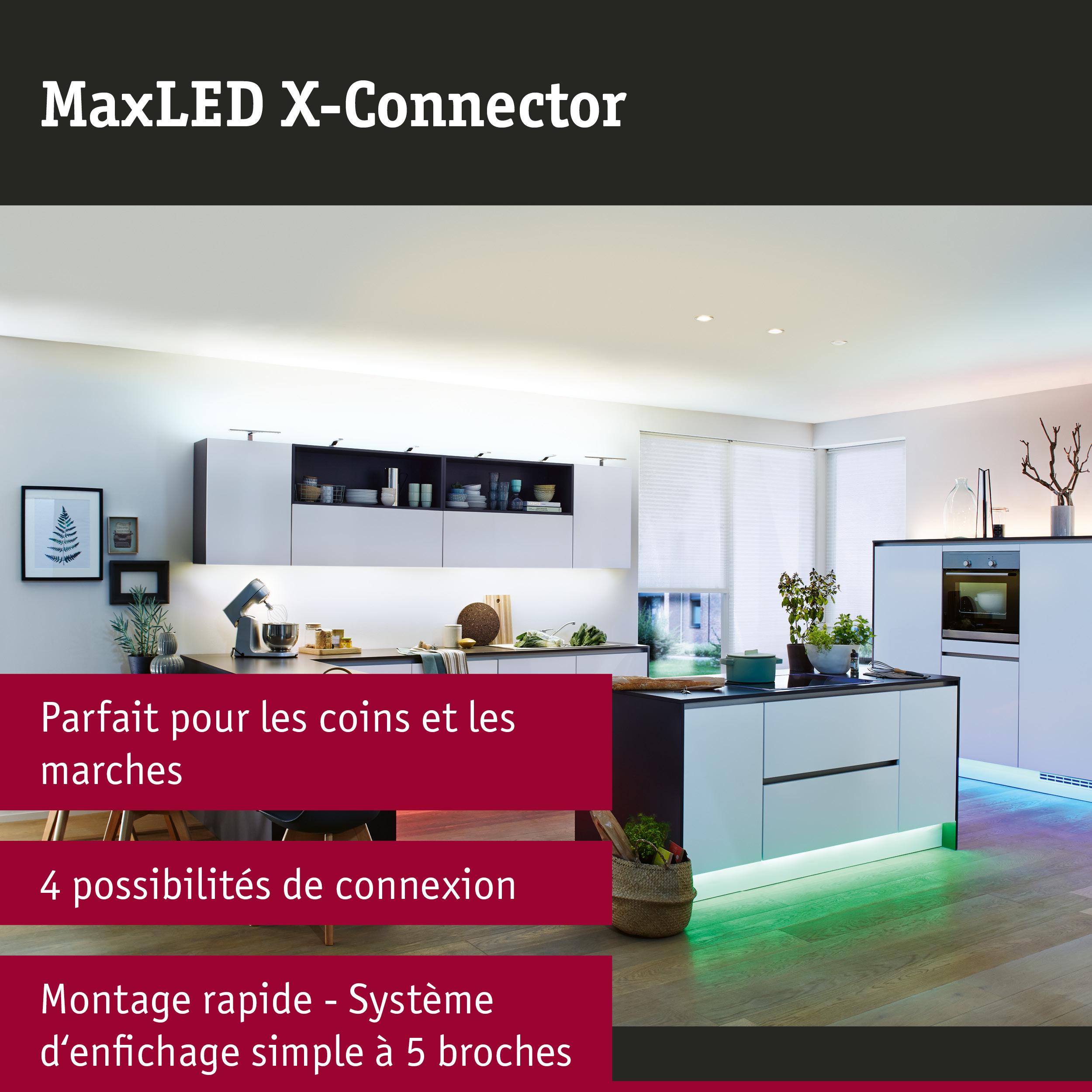 Cuisine moderne avec éclairage LED blanc et vert sous l'îlot, MaxLED X-Connector parfait pour coins et marches.