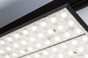 Schwarze LED-Deckenleuchte mit klarem Kunststoffdiffusor und intensiver Lichtverteilung für Innenräume