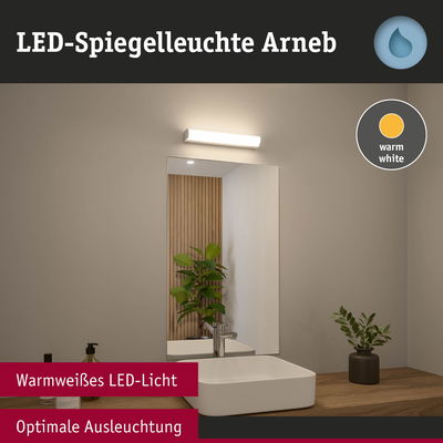 LED-Spiegelleuchte Arneb mit warmweißem Licht über weißem Waschbecken und Holzarbeitsplatte im Bad