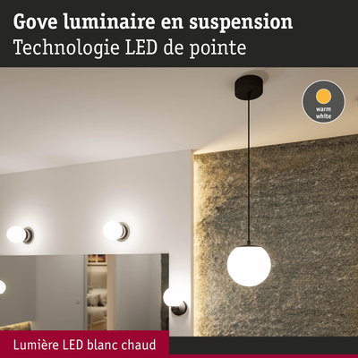 Luminaire suspendu LED moderne avec lumière blanc chaud et câble noir devant mur texturé