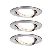 Drei runde Einbaustrahler aus gebürstetem Aluminium mit warmweißem LED-Licht für moderne Innenbeleuchtung.