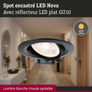Spot encastré LED Nova noir avec réflecteur plat GU10 et lumière blanc chaud pour intérieur