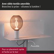 Lampe murale moderne avec câble textile amovible et abat-jour en métal diffusant une lumière chaude