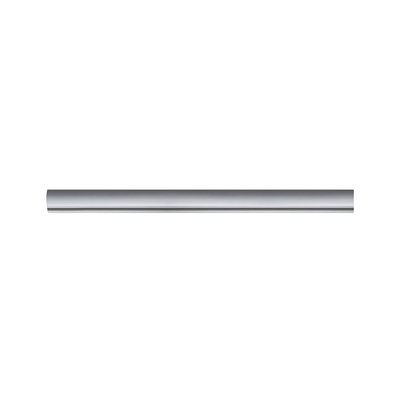 Lange slanke aluminium wandlamp in zilver voor moderne LED-verlichting.