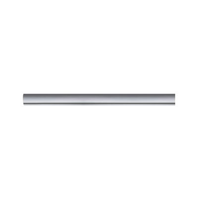 Lange slanke aluminium wandlamp in zilver voor moderne LED-verlichting.
