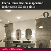 Luminaire LED suspendu Luena en verre et métal blanc chaud dans salle de bain avec miroirs