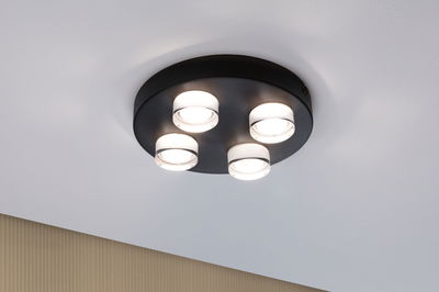 Runde Deckenleuchte aus schwarzem Metall mit vier weißen LED-Linsen für modernes Raumlicht.