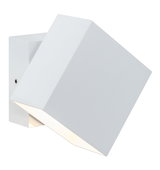 Moderner weißer Aluminium-Wandstrahler mit kantigem Design und warmweißem LED-Licht für Innenräume