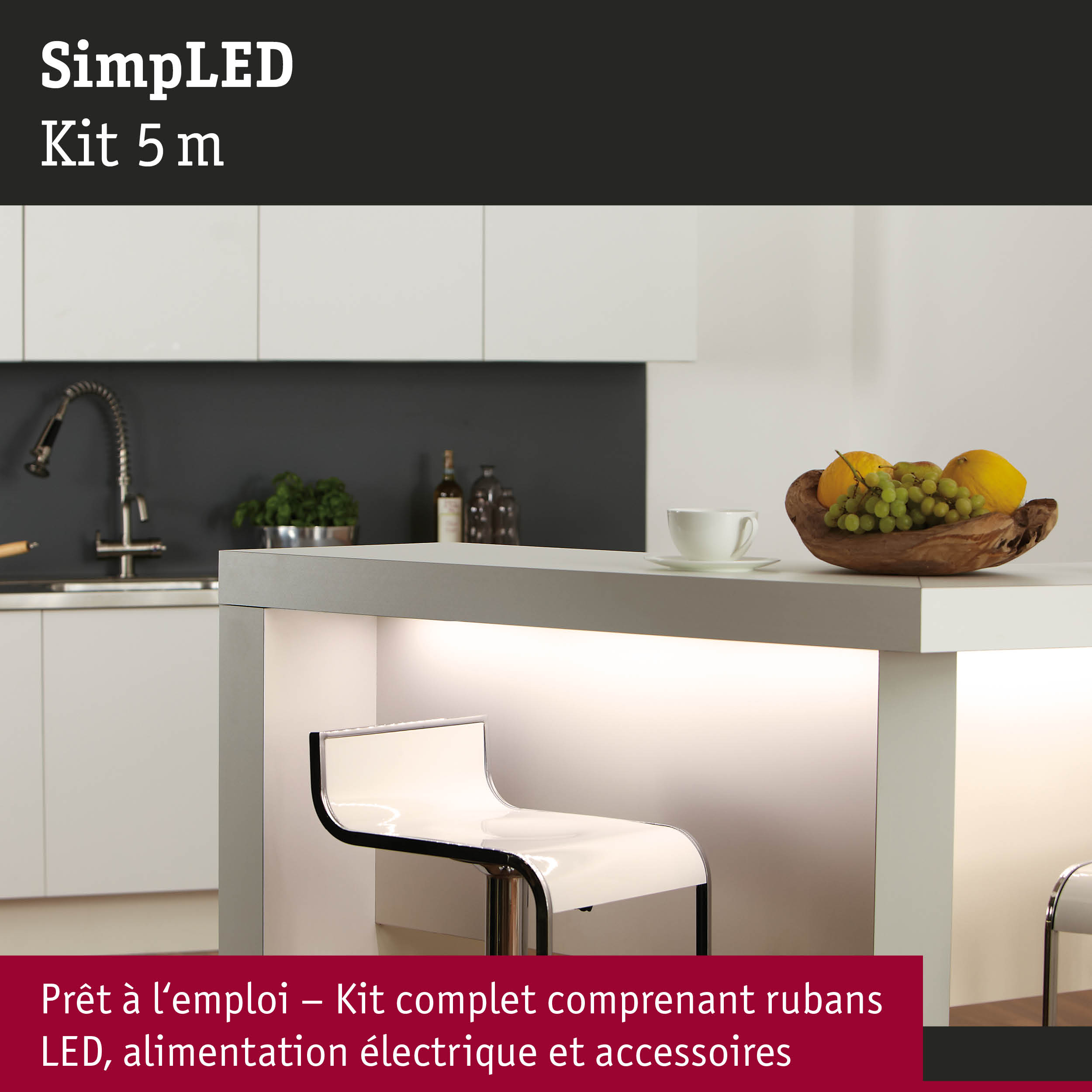 Îlot de cuisine blanc moderne avec éclairage LED et tabouret transparent au design minimaliste
