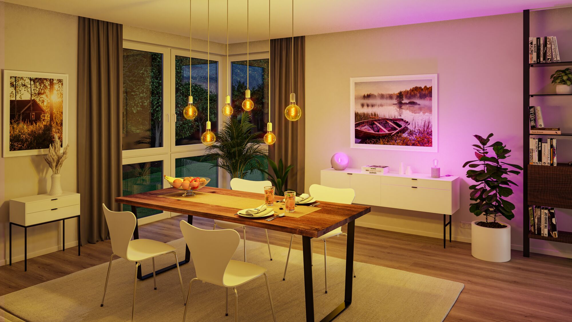 Eetkamer met houten tafel, witte stoelen en warme LED-hanglampen voor sfeervolle verlichting.