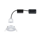 Hvid LED-indbygningsspot med sort kabel og driver til energieffektiv rumbelysning