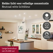 Moderne keuken met neutraal wit dimbaar LED-plafondlicht, duurzaam tot 25.000 uur.