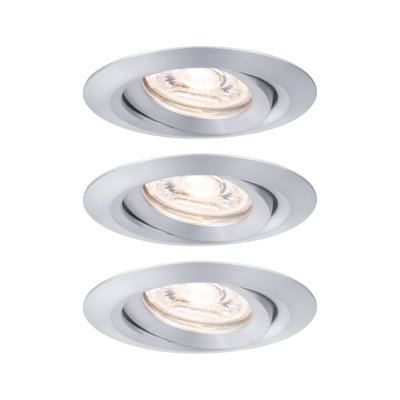 Trois spots encastrés ronds en aluminium brossé argenté avec lumière blanc chaud