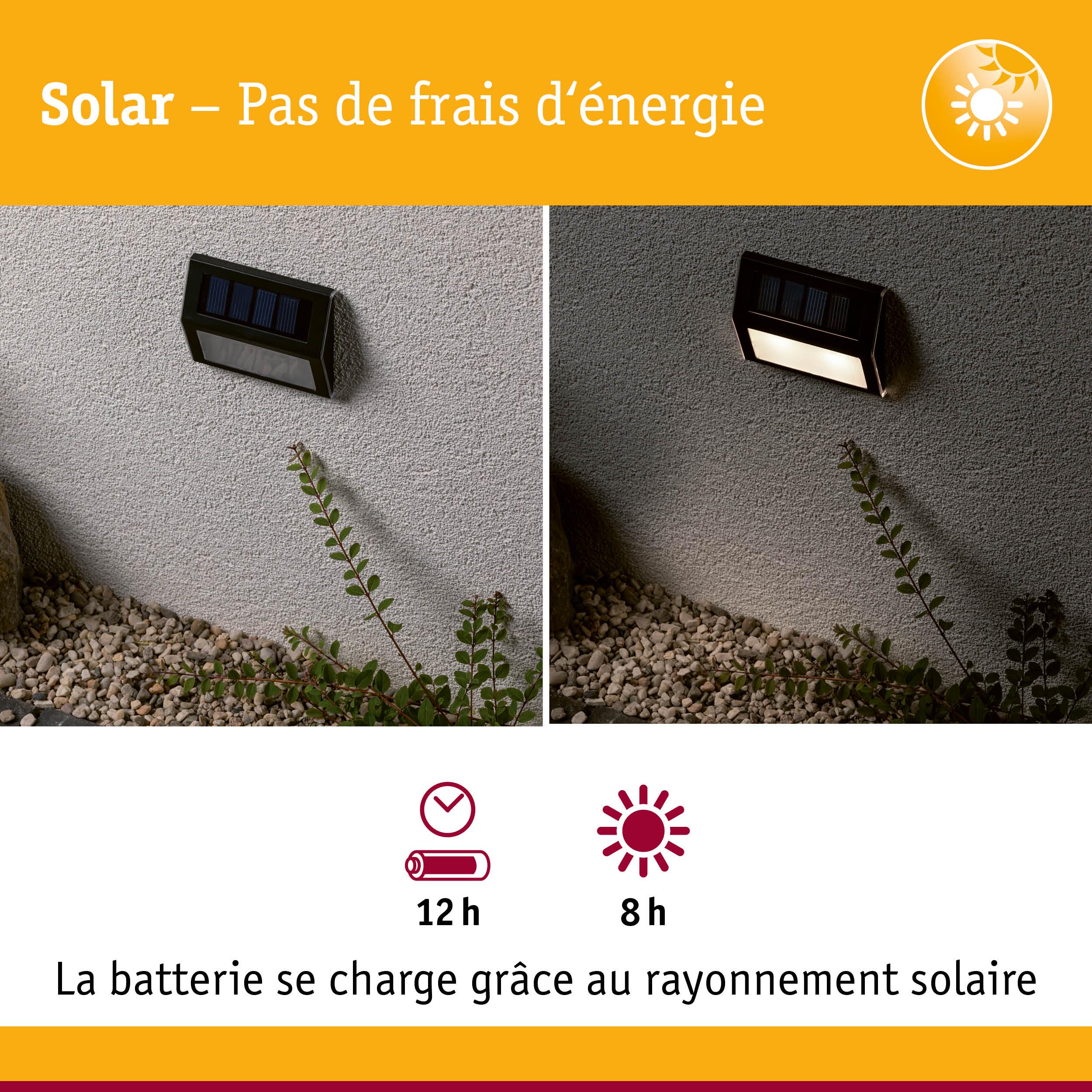 Applique murale solaire noire sur mur gris, allumée de jour et de nuit, éclairage extérieur économique