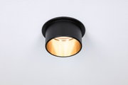 Plafonnier noir en métal avec lumière blanche chaude pour un éclairage intérieur moderne