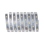 Flexibler LED-Lichtstreifen in Silber mit warmweißen LEDs für vielseitige Beleuchtungslösungen