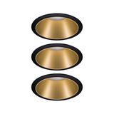 Drei runde Einbaustrahler mit schwarzem Rand und goldfarbenem Reflektor für moderne LED-Beleuchtung