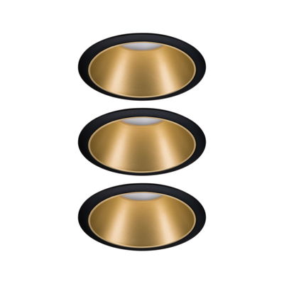 Drei runde Einbaustrahler mit schwarzem Rand und goldfarbenem Reflektor für moderne LED-Beleuchtung