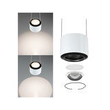 Witte metalen LED-hanglamp met zwarte koellichaam en verwisselbare lenzen voor moderne interieurs.