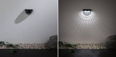 Applique murale LED noire en plastique sur mur blanc éteinte et allumée, éclairage extérieur avec sol en pierres
