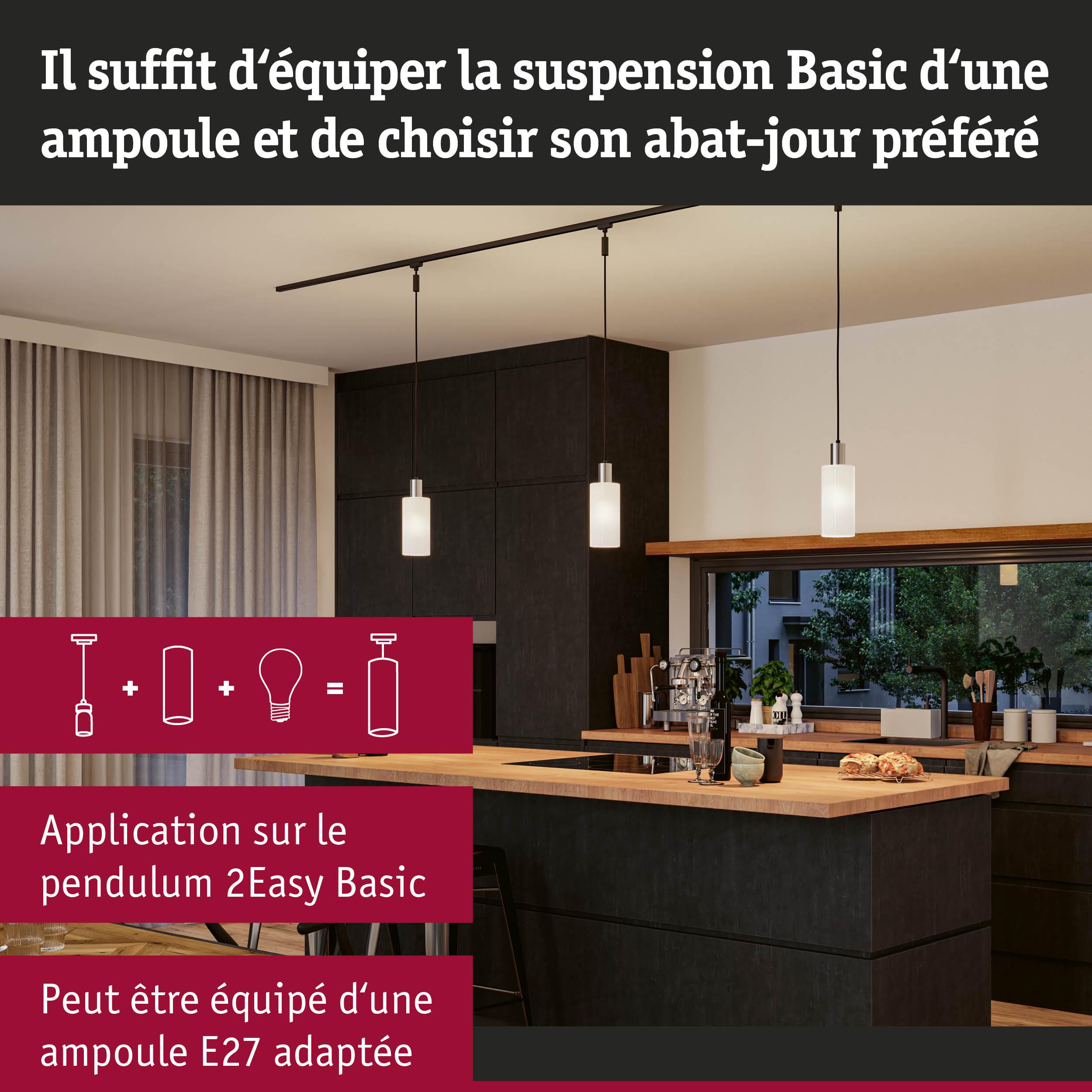 Cuisine moderne avec trois suspensions en verre blanc sur câbles noirs au-dessus d'un îlot en bois