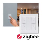 Interrupteur mural blanc Zigbee à plusieurs boutons pour contrôle d'éclairage intelligent dans un salon moderne.