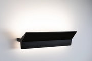Schwarze Wandlampe aus Metall mit indirektem Licht für modernes Wohnambiente und LED-Beleuchtung