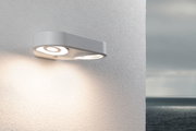 Moderner grauer LED-Wandleuchter mit zwei Lichtquellen an strukturierter Wand für Außenbeleuchtung