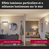 Appliques murales blanches modernes dans hall et salon créant des effets lumineux chaleureux et ambiance cosy.