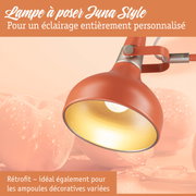 Lampe de bureau en métal rouge avec intérieur doré pour un éclairage personnalisé et ampoules décoratives