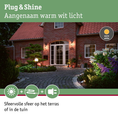 Buitenverlichting met warm wit licht bij huis en tuinpad voor sfeervol terras