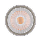 Close-up van LED-spot met helder glas en warm wit licht voor binnenverlichting