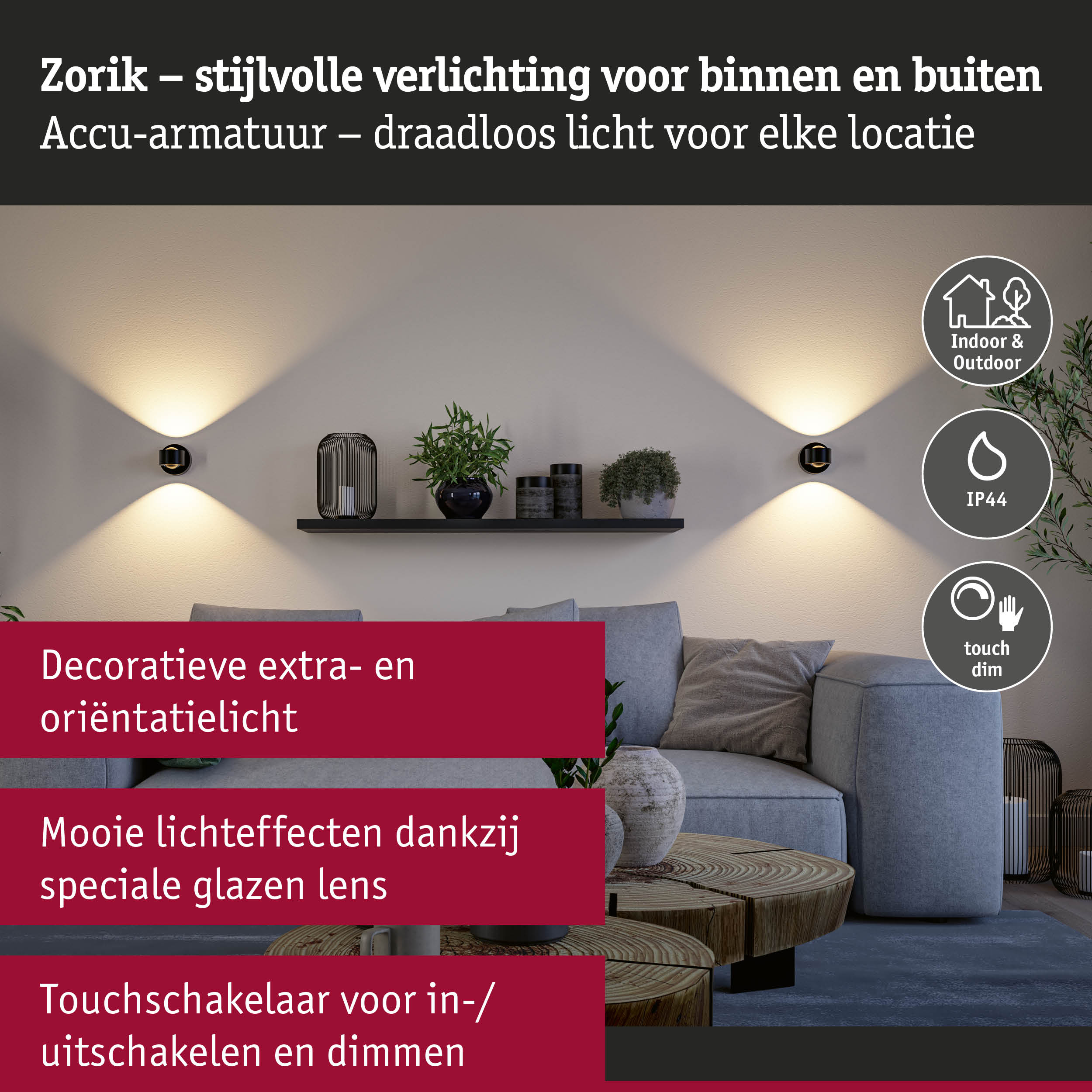 Zwarte wandlampen met warm wit licht aan grijze muur in moderne woonkamer met bank