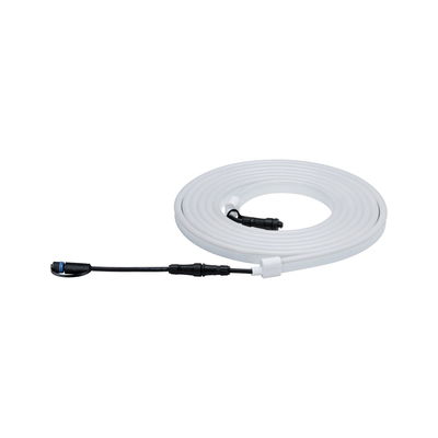 Witte LED-verlengkabel met zwarte connectoren voor flexibele verlichtingsopstellingen