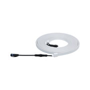 Weißes LED-Verlängerungskabel mit schwarzen Steckverbindern für flexible Lichtinstallationen
