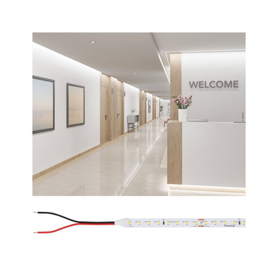 Bande LED avec LEDs blanches et câbles de connexion, idéale pour éclairage intérieur moderne et d'accent