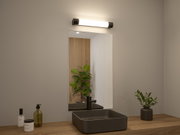 Schwarzes quadratisches Waschbecken aus Keramik mit schwarzem Wasserhahn und LED-Wandleuchte im Bad