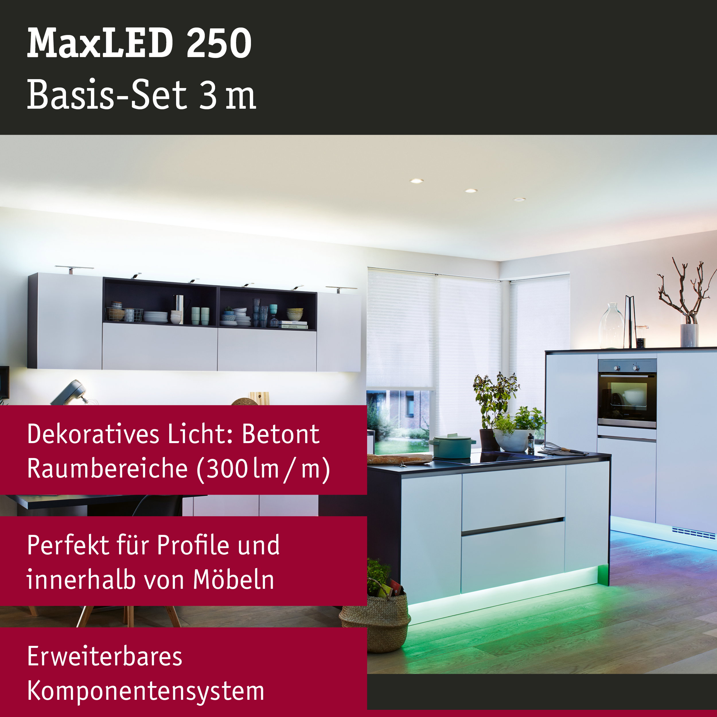 Moderne Küche mit MaxLED 250 LED-Beleuchtung und dekorativem Licht unter weißen Möbeln