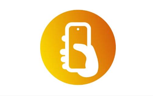 Symbol einer Hand, die ein Smartphone hält, vor orange-gelbem Hintergrund für mobile Steuerung.
