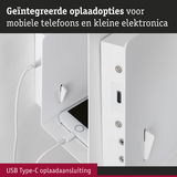 Witte oplader met geïntegreerde USB Type-C aansluiting voor mobiele telefoons en kleine elektronica