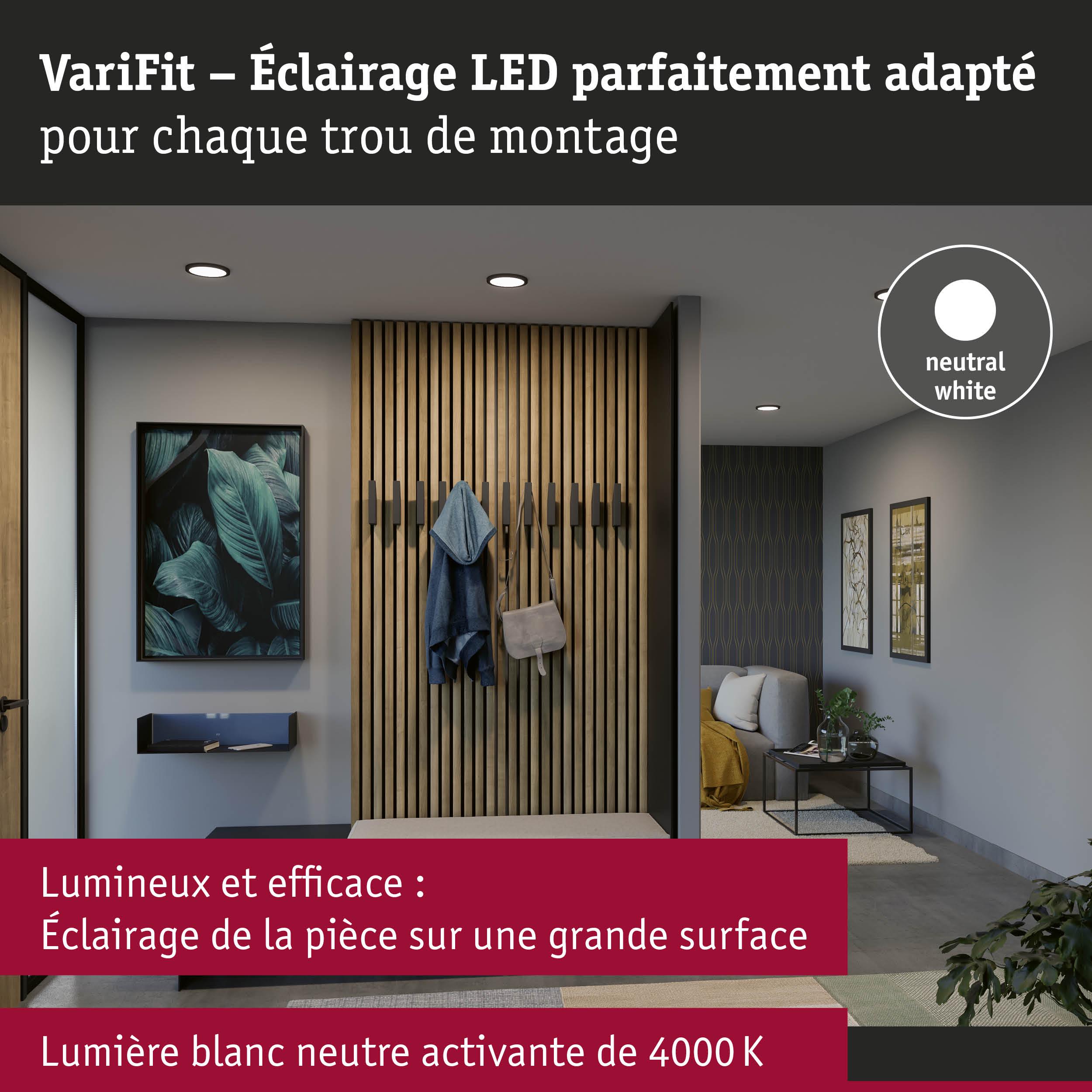 Éclairage LED VariFit blanc neutre 4000K dans un couloir moderne avec panneaux en bois