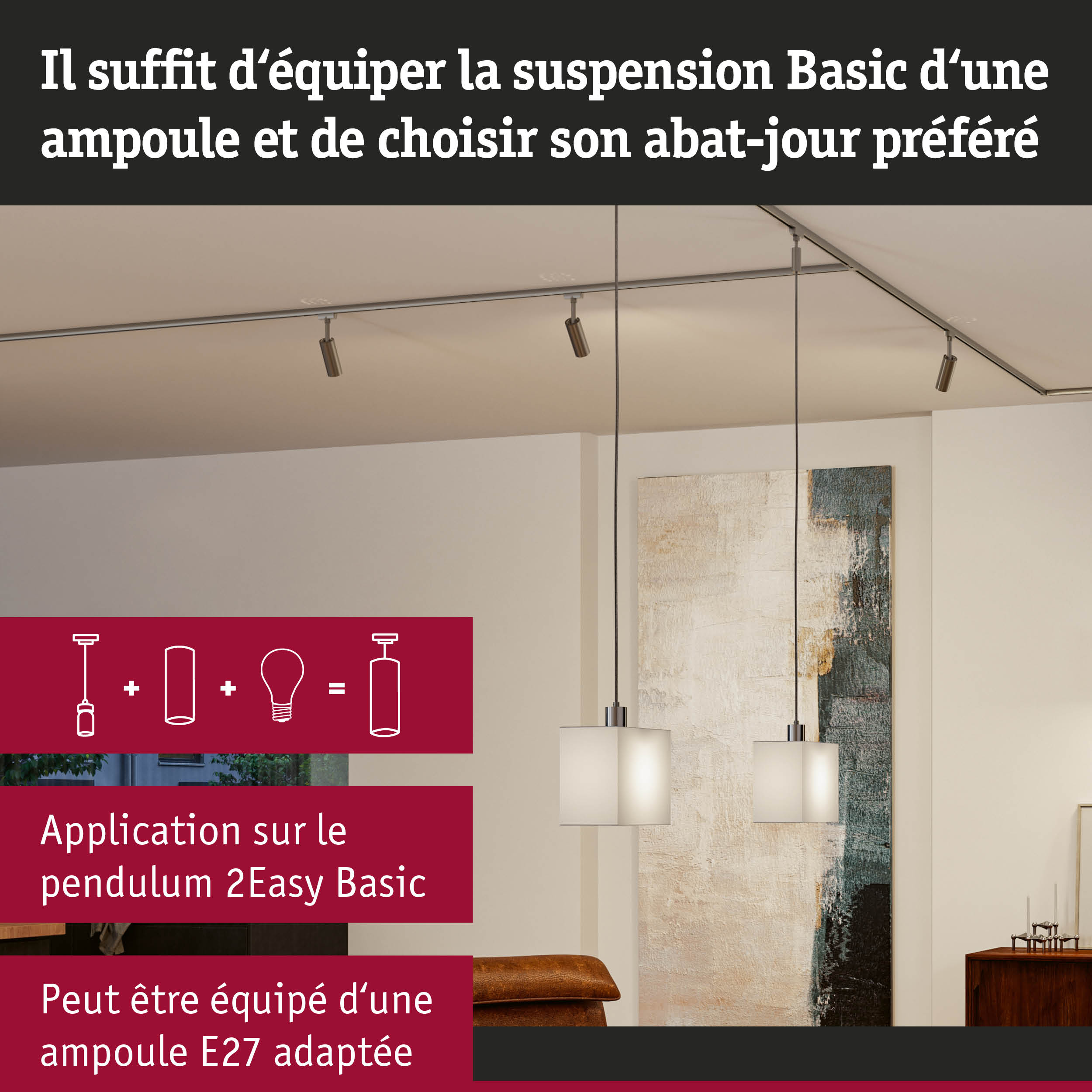 Suspension moderne avec abat-jour en verre blanc et suspension métallique dans un salon avec tableau