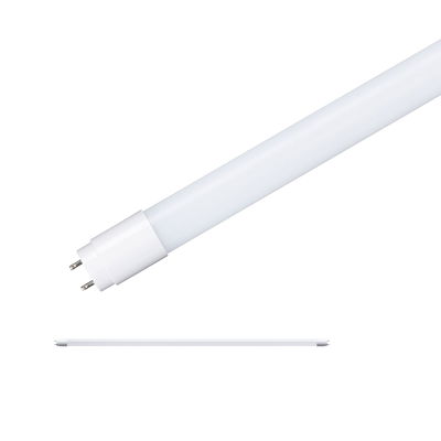 Witte LED-buislamp met kunststof behuizing en twee metalen pinnen voor energiezuinige verlichting