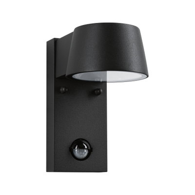 Zwarte metalen buitenwandlamp met bewegingssensor voor energiezuinige buitenverlichting