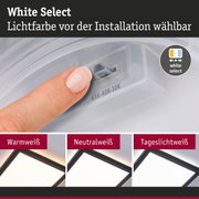 Finger stellt Lichtfarbe bei LED-Deckenleuchte ein mit wählbaren Weißtönen Warmweiß, Neutralweiß, Tageslichtweiß