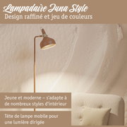 Lampadaire en métal marron avec tête réglable à côté d'un canapé beige dans un salon