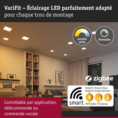 Éclairage LED encastré dimmable avec blanc réglable dans un salon moderne compatible Zigbee et commande vocale