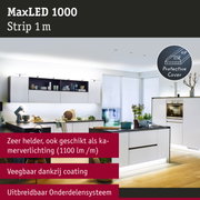Moderne witte keuken met MaxLED 1000 LED-stripverlichting onder kasten voor helder licht