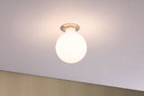 Runde Deckenleuchte mit weißem Glas und Metallfassung, moderne LED Beleuchtung für Wohnräume